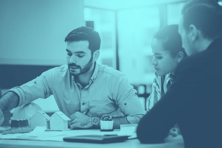 Here's what to consider before using independent contractors